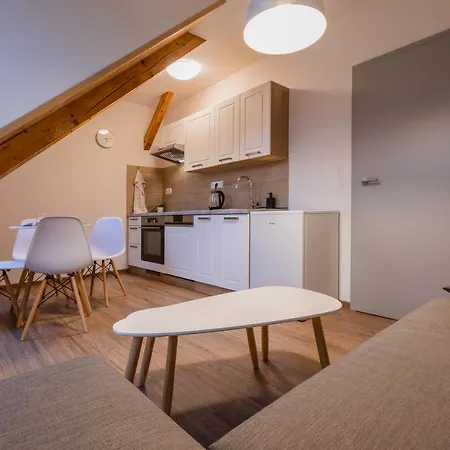 Romanticky Loft Parking U Hlavniho Nadrazi *