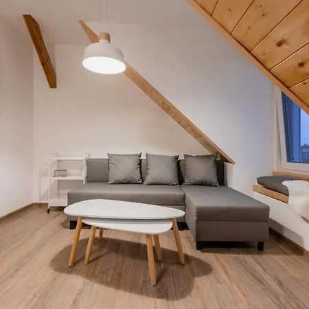 Lägenhet Romanticky Loft Parking U Hlavniho Nadrazi