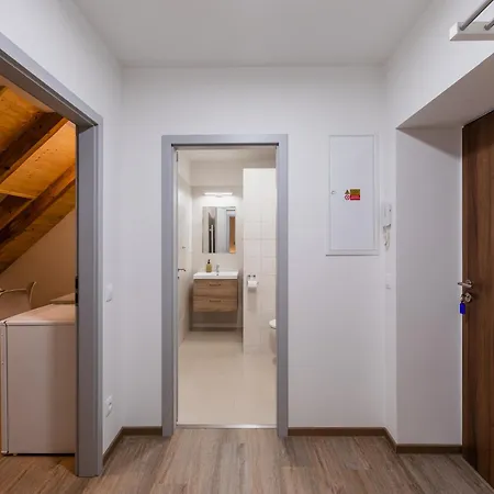 Lägenhet Romanticky Loft Parking U Hlavniho Nadrazi *